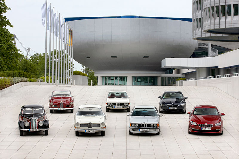 BMW Coupe-Parade an der BMW Konzernentrale