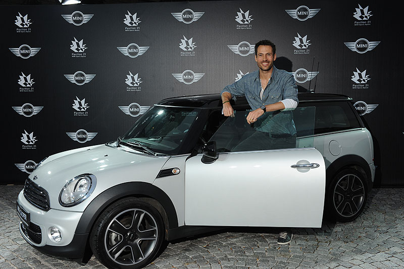 Moderator Alexander Mazza beim MINI Fashion Theater im Pavillon 21 MINI Opera Space.