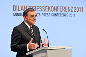 Dr. Norbert Reithofer, Vorsitzender des Vorstands der BMW AG. BMW Group Bilanzpressekonferenz am 15. März 2011 in München
