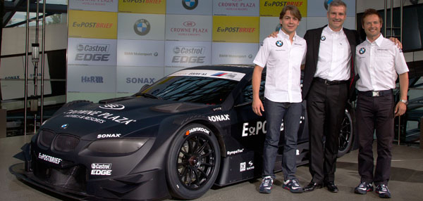 BMW Werksfahrer Augusto Farfus (BR), BMW Motorsport Direktor Jens Marquardt und Andy Priaulx (GB) mit dem BMW M3 DTM Concept Car