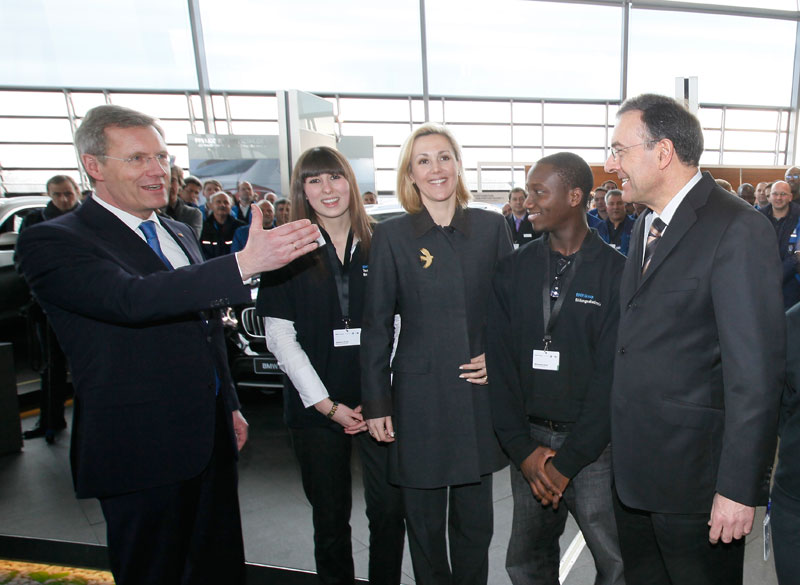 (v.l.) Bundespr�sident Christian Wulff, Frau Bettina Wulff und Dr. Norbert Reithofer, Vorsitzender des Vorstands der BMW AG
