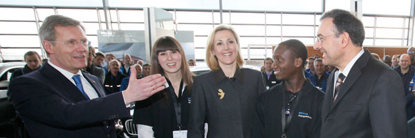 (v.l.) Bundespr&auml;sident Christian Wulff, Frau Bettina Wulff und Dr. Norbert Reithofer, Vorsitzender des Vorstands der BMW AG