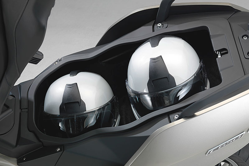 BMW C 650 GT, Ablagefach unter dem Sitz