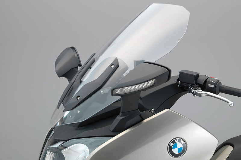 elektrisch einstellbares Windschild f�r optimalen Wind- und Wetterschutz