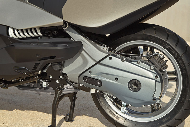 Liegend montiertes Federbein, Upside-down-Gabel und Leichtmetallr�der