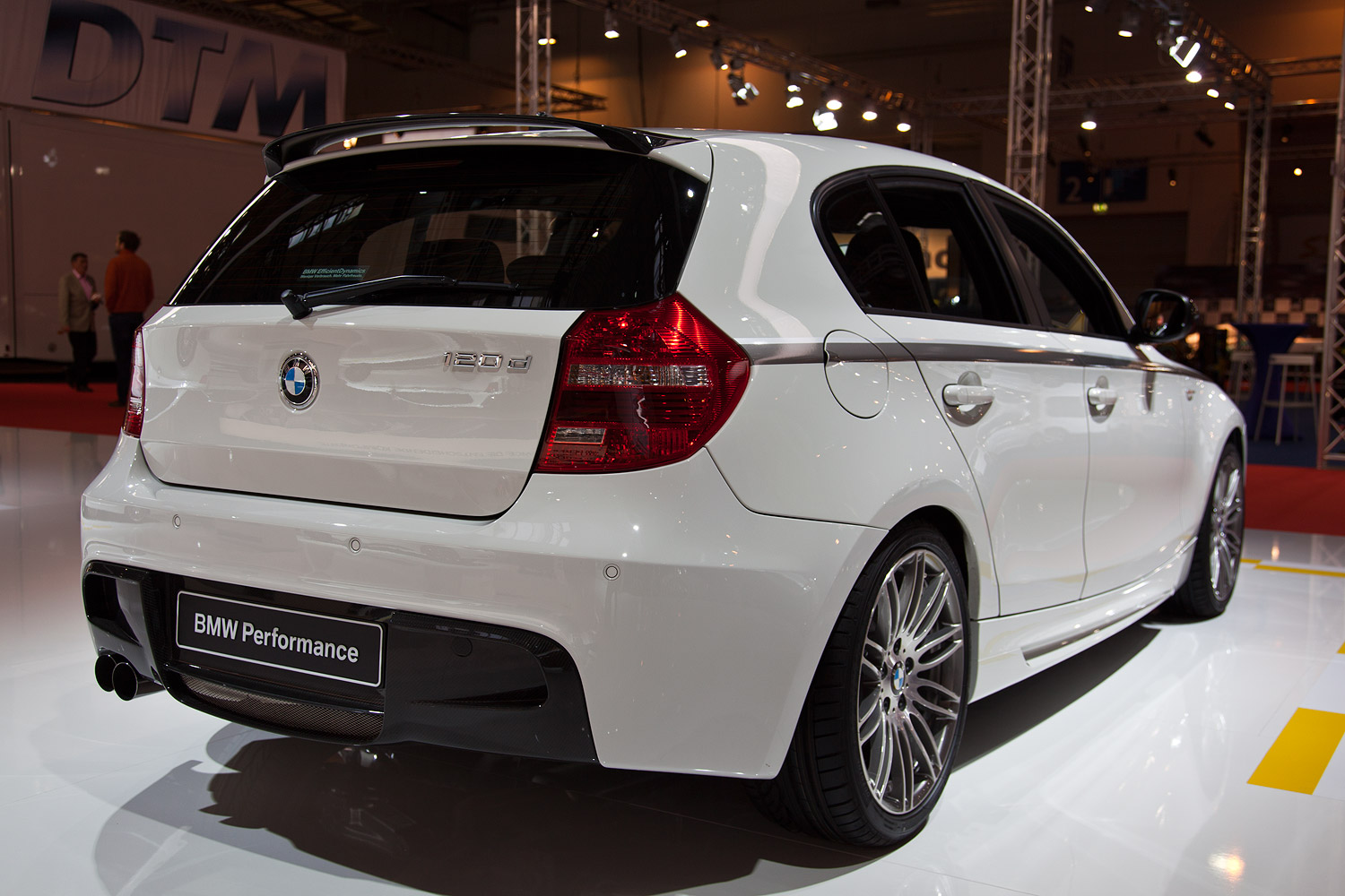 Foto BMW 1er (E87) mit BMW Performance Heckschürze (545 Euro