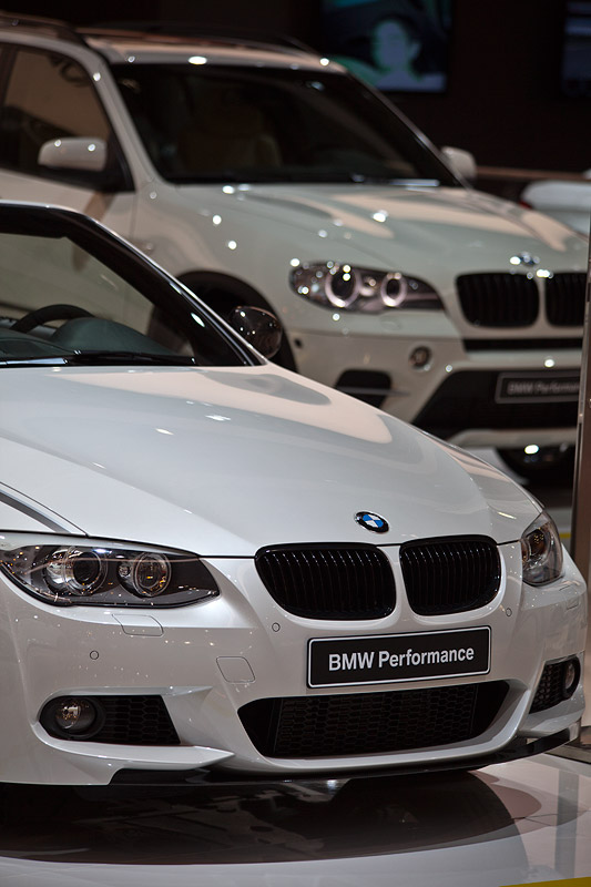 Essen Motor Show 2011: BMW 335i Cabrio Performance vor dem BMW X5 35i Performance