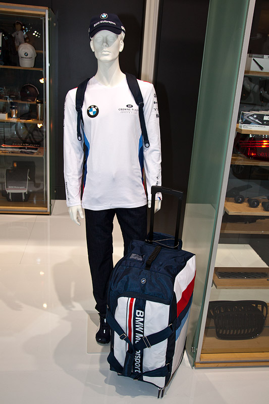 Essen Motor Show 2011: BMW Motorsport Tasche und BMW Kleidung