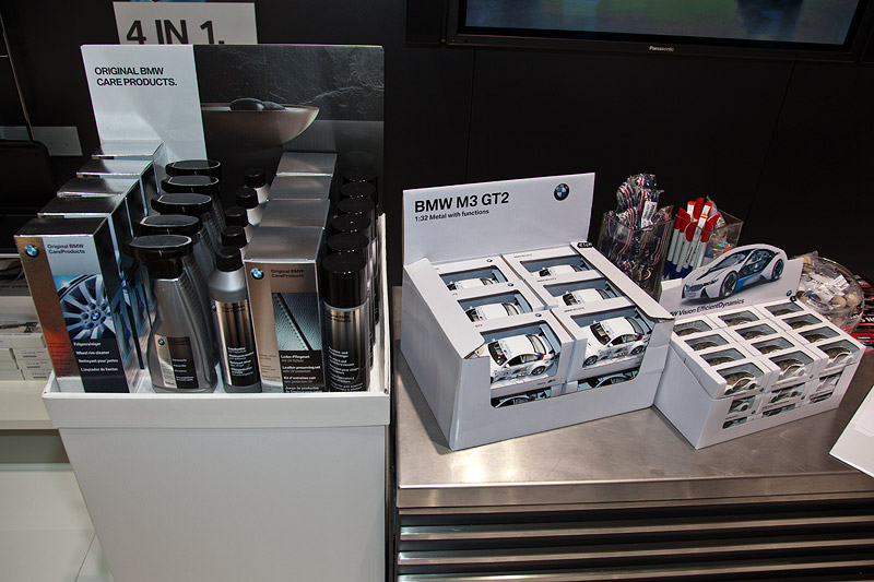 Essen Motor Show 2011: BMW Reinigungsmittel und BMW M3 GT2 Modellauto