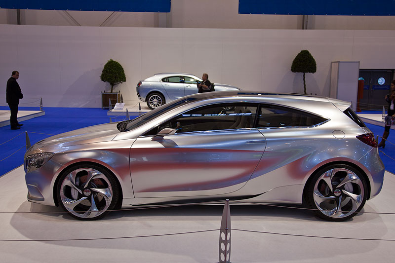 Mercedes Concept A, Studie fr die zuknftige A-Klasse, statt des bisherigen Van-Designs gibt es eine eher Coup-hnliche Karosse