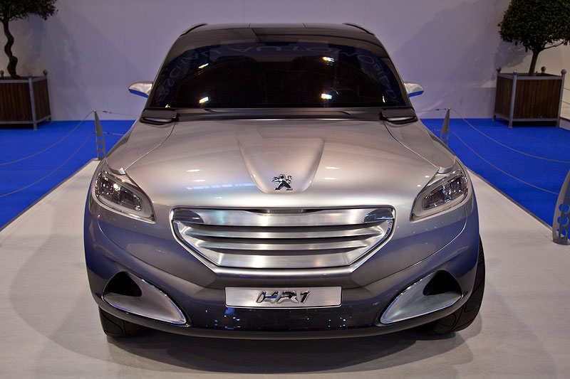 Peugeot HR1, Konzeptfahrzeug mit Hybridantrieb, mit 27 kW Elektro-Motor f�r die Hinterachse