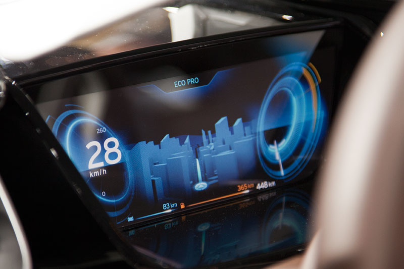  BMW i8, Tacho-Instrumente