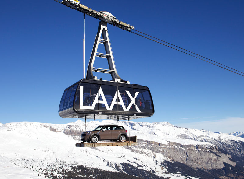 Gipfelstrmer: Transport des MINI Countryman zu den Burton European Open in Laax/Schweiz