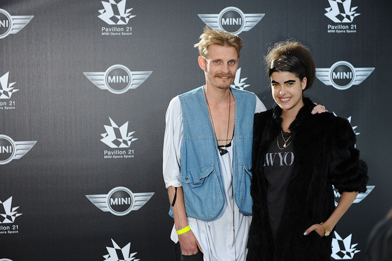 Patrick Mohr und Marie Nasemann beim MINI Fashion Theater im Pavillon 21 MINI Opera Space.