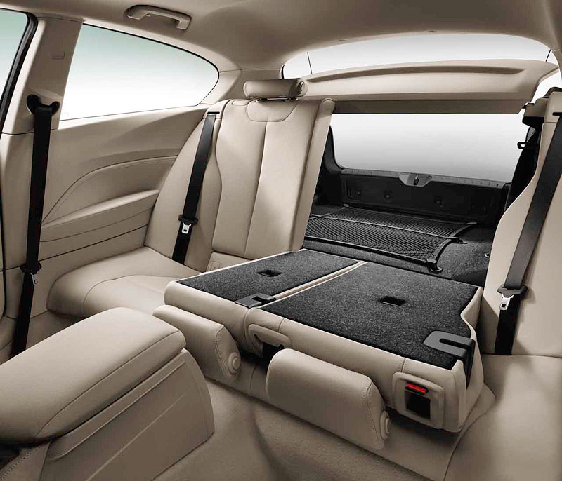 BMW 1er, 3-T�rer, Durchladesystem mit im Verh�ltnis 40:20:40 teilbarer R�cksitzlehne (SA)