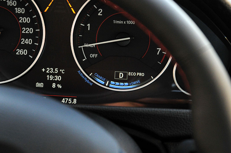 BMW ActiveHybrid 3, ActiveHybrid Anzeigen im Tacho