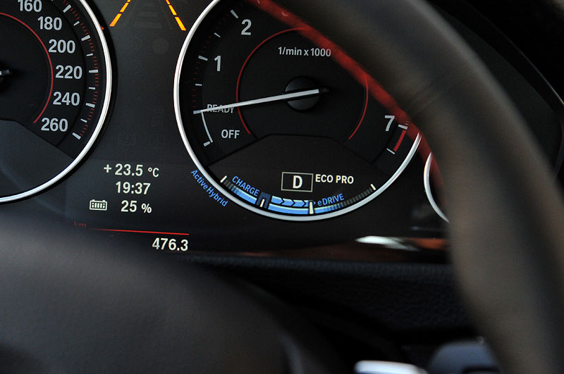 BMW ActiveHybrid 3, ActiveHybrid Anzeigen im Tacho