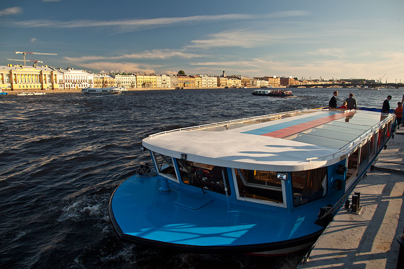 per Charter-Ausflugsschiff ging es am ersten Abend vom Hotel zur Abendveranstaltung
