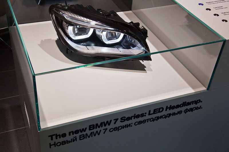 die neuen, adaptiven LED Scheinwerfer wurden den Journalisten anhand eines Modells gezeigt