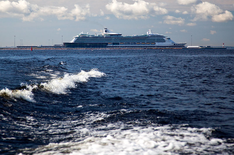 auch Kreuzfahrtschiffe legen am einzigen Ostseehafen Russlands an