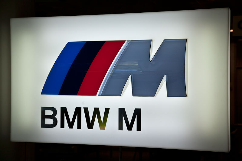 BMW M Schild im Verkaufsraum des BMW M H�ndlers in St. Petersburg