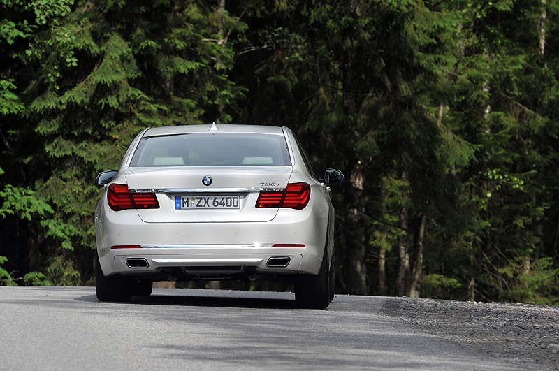 BMW 750i (F01 LCI) on location in St. Petersburg