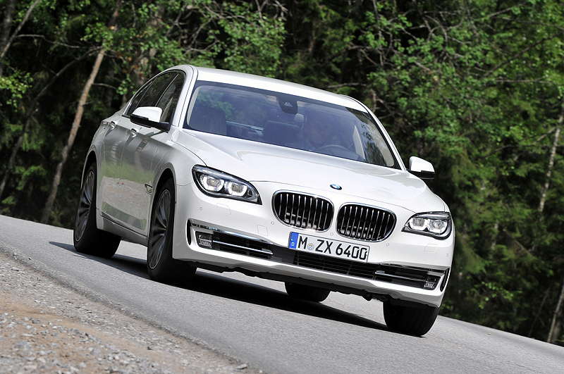 BMW 750i (F01 LCI) on location in St. Petersburg