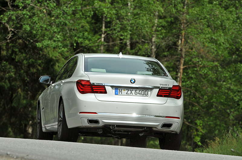 BMW 750i (F01 LCI) on location in St. Petersburg