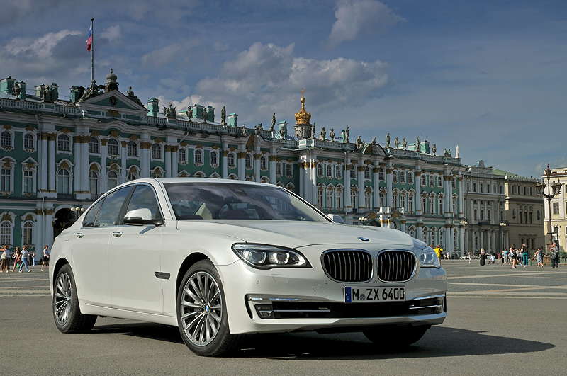 BMW 750i (F01 LCI) on location in St. Petersburg