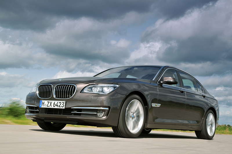 BMW 750Li (F02 LCI) on location in St. Petersburg