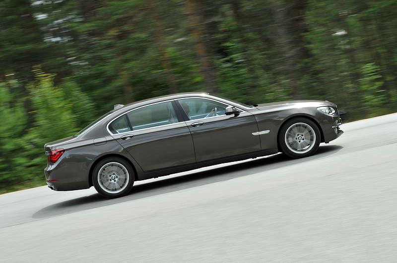 BMW 750Li (F02 LCI) on location in St. Petersburg