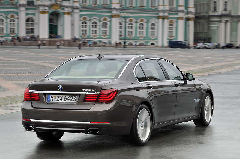 BMW 750Li (F02 LCI) on location in St. Petersburg