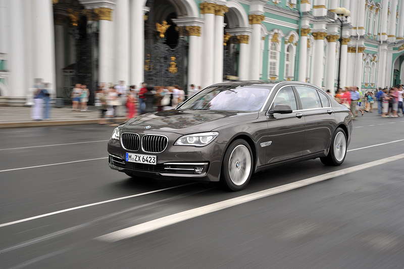 BMW 750Li (F02 LCI) on location in St. Petersburg