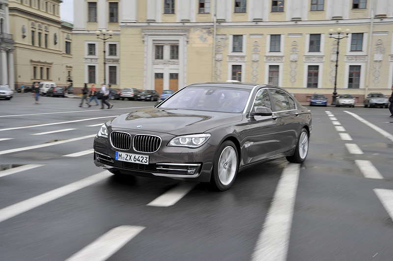 BMW 750Li (F02 LCI) on location in St. Petersburg