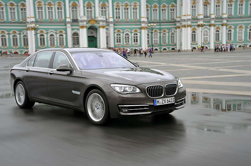 BMW 750Li (F02 LCI) on location in St. Petersburg