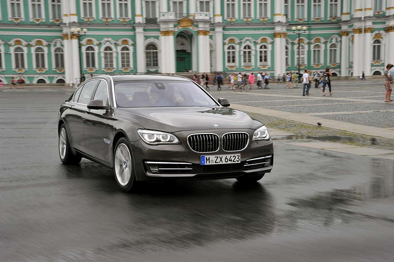 BMW 750Li (F02 LCI) on location in St. Petersburg