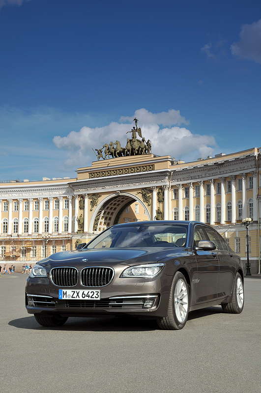 BMW 750Li (F02 LCI) on location in St. Petersburg