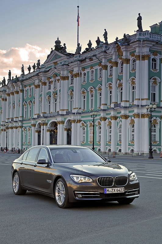 BMW 750Li (F02 LCI) on location in St. Petersburg