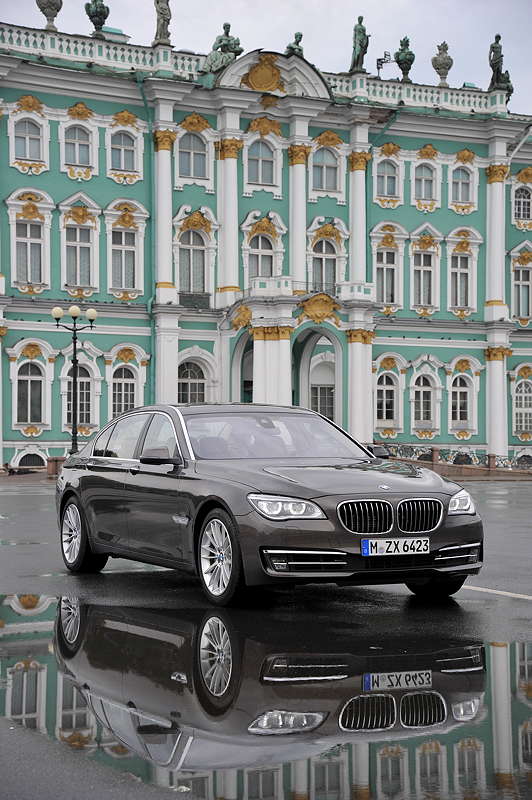 BMW 750Li (F02 LCI) on location in St. Petersburg