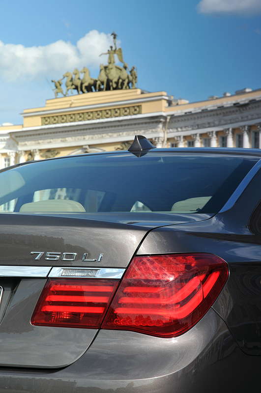 BMW 750Li (F02 LCI) on location in St. Petersburg