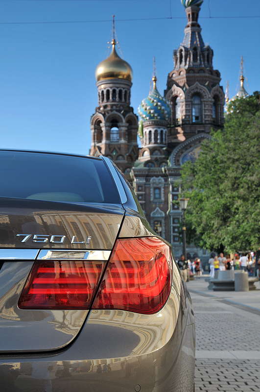 BMW 750Li (F02 LCI) on location in St. Petersburg