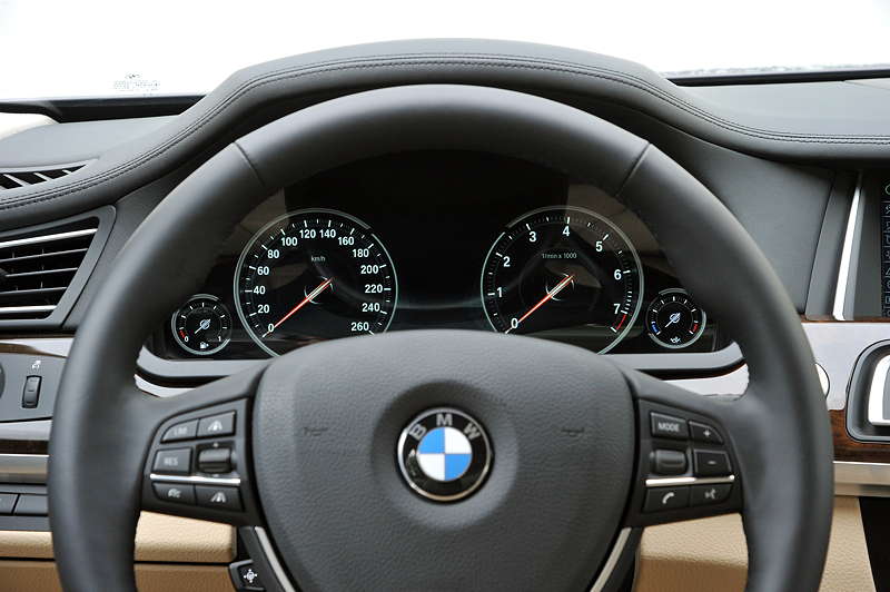 BMW 750Li (F02 LCI), Multifunktions-Intrumenten-Display