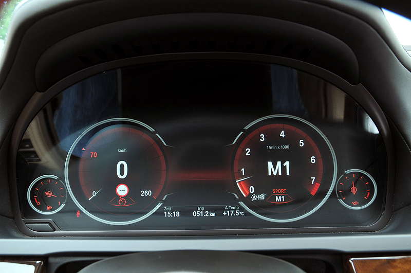 BMW 750Li (F02 LCI), Multifunktions-Intrumenten-Display, Sport Modus