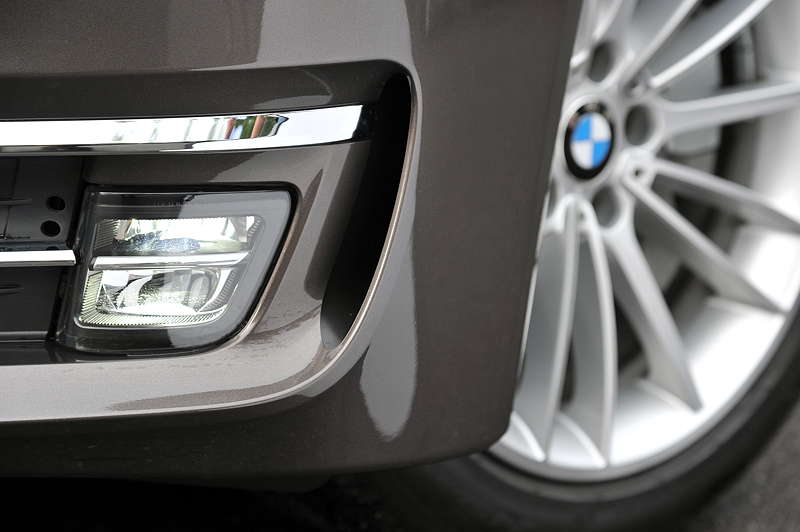 BMW 750Li (F02 LCI), Nebellicht, auf Wunsch nun auch in LED