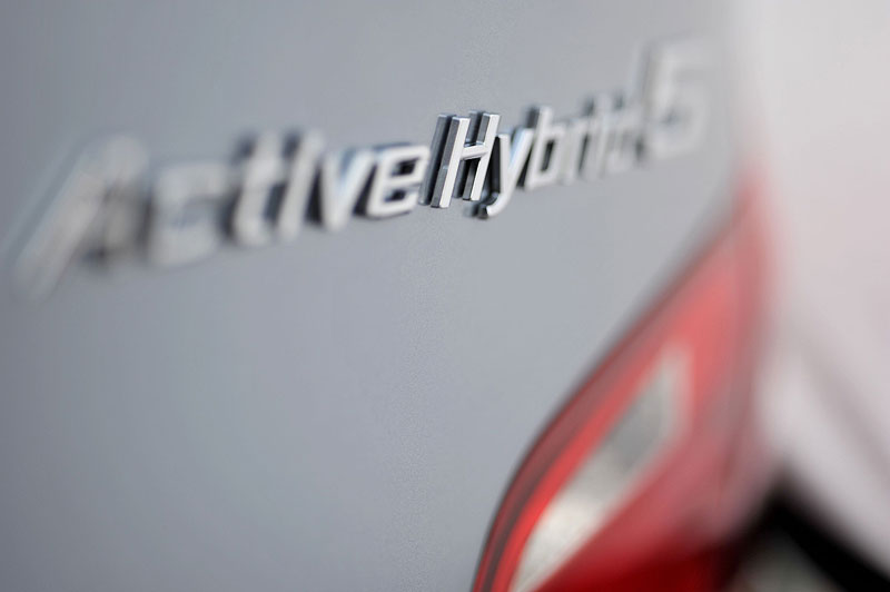 BMW ActiveHybrid 5, Typ-Schriftzug auf der Heckklappe