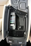 BMW ActiveHybrid 5, Mittelarmlehne mit iPhone Adapter