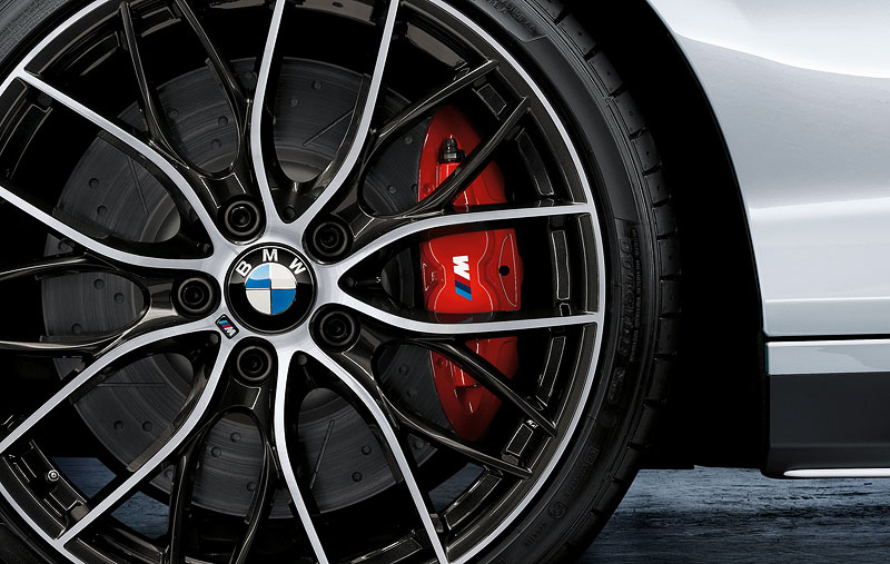 BMW M Performance Bremsanlage, roter Aluminium FestsattelBMW M Performance Bremsanlage, roter Aluminium Festsattel