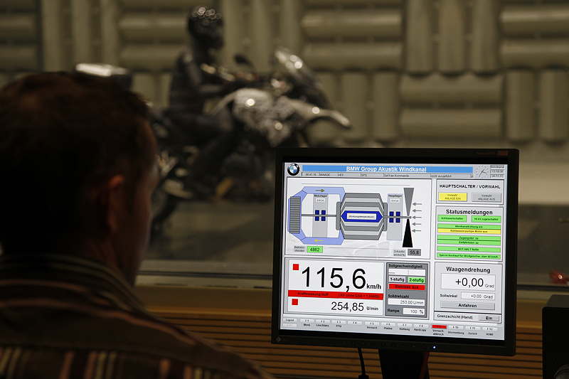 BMW R 1200 GS, Akustik- und Luftstrmungs-Untersuchungen im BMW Group Windkanal
