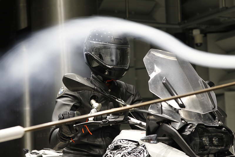 BMW R 1200 GS, Akustik- und Luftstrmungs-Untersuchungen im BMW Group Windkanal
