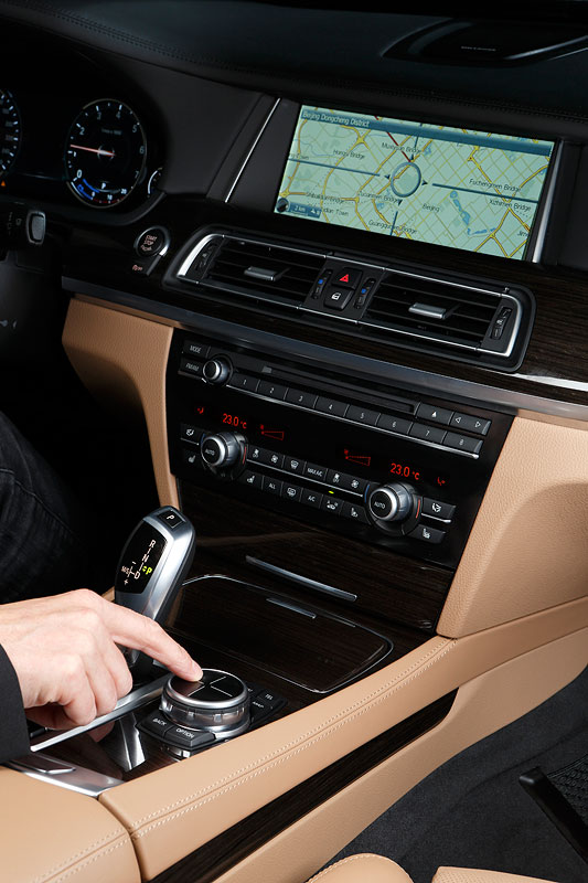BMW ConnectedDrive, Neue Generation Navigationssystem Professional, BMW iDrive Touch Controller